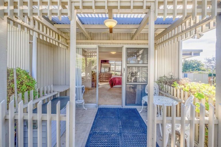 Photo of property in 10 Leewood Place, Pakuranga Heights, Auckland, 2010