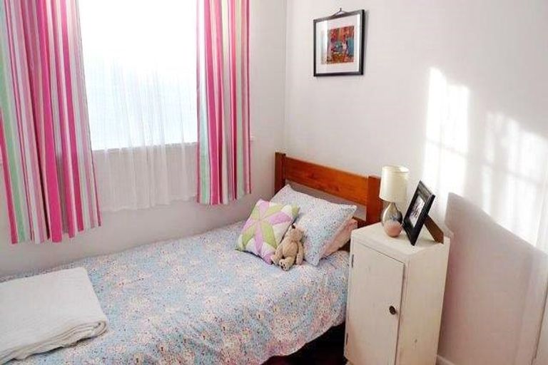 Photo of property in 20 Craigbank Avenue, New Lynn, Auckland, 0600