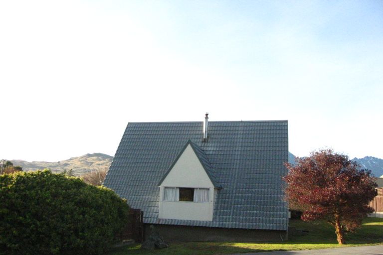 Photo of property in 2 Four Views Avenue, Kelvin Heights, Queenstown, 9300