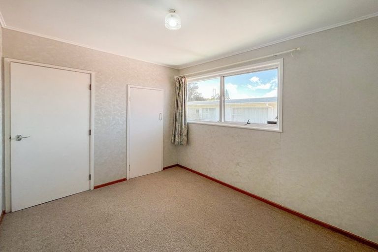 Photo of property in 94 Lantana Road, Green Bay, Auckland, 0604