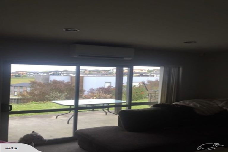 Photo of property in 20 Harrowglen Drive, Northcross, Auckland, 0632