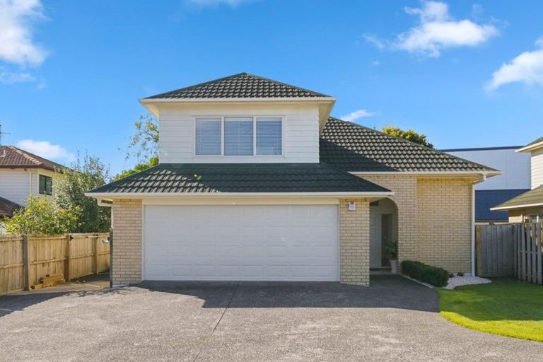 Photo of property in 2/17 Headcorn Place, Botany Downs, Auckland, 2010