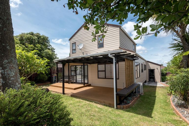 Photo of property in 2/25 Channing Crescent, Botany Downs, Auckland, 2010
