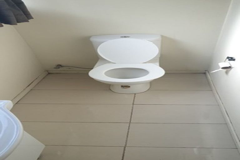 Photo of property in 70 Chichester Drive, Rosehill, Papakura, 2113