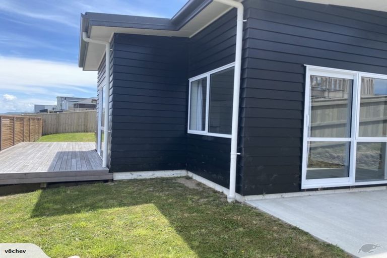 Photo of property in 2 Omaka Place, Aotea, Porirua, 5024