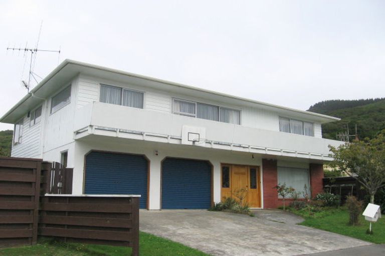 Photo of property in 2 Peterhouse Street, Tawa, Wellington, 5028