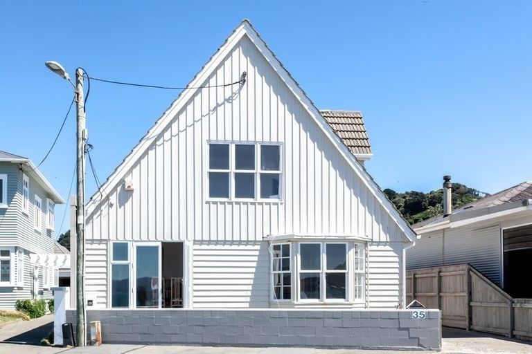 Photo of property in 35a Marine Parade, Seatoun, Wellington, 6022