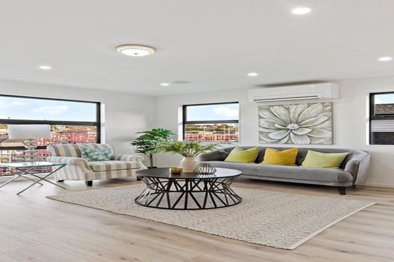 Photo of property in 11 Tawapou Close, Massey, Auckland, 0614