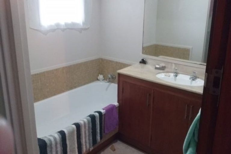 Photo of property in 2/83 Daffodil Street, Titirangi, Auckland, 0604