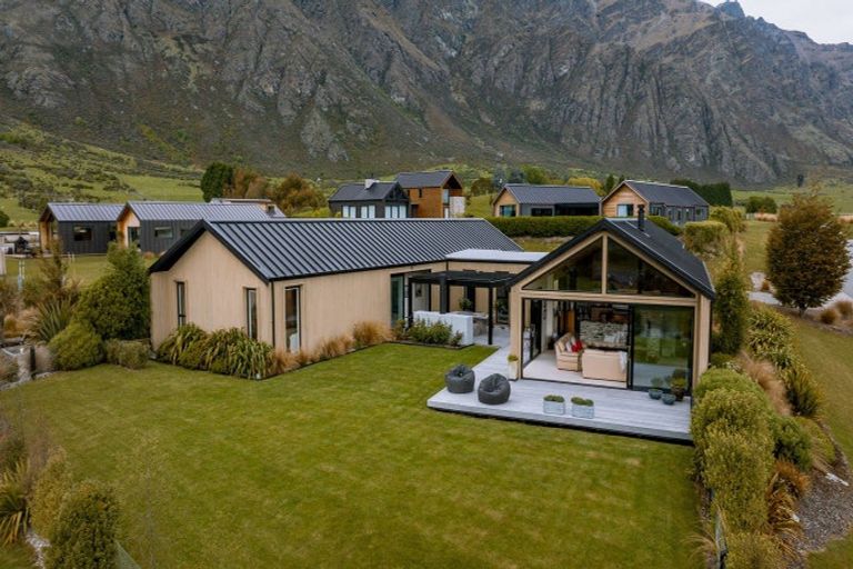 Photo of property in 10 Double Cone Road, Jacks Point, Queenstown, 9371