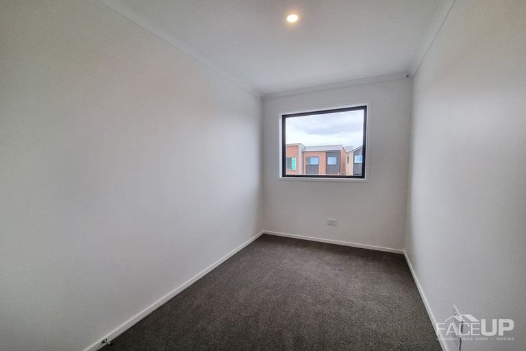 Photo of property in 2 Oma Hoiho Place, Westgate, Auckland, 0614