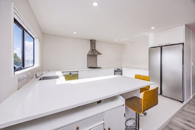 Photo of property in 22a Lincoln Park Avenue, Massey, Auckland, 0614