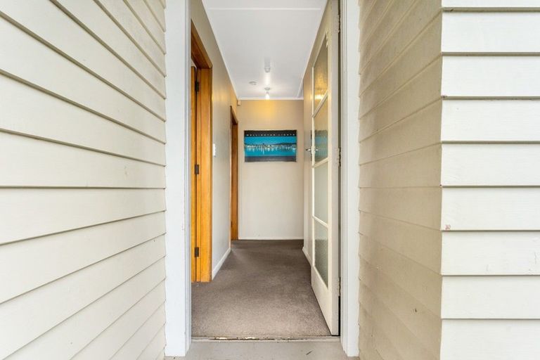 Photo of property in 6 Benge Crescent, Clouston Park, Upper Hutt, 5018