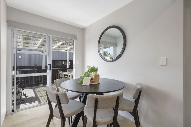 Photo of property in 3 Ussher Place, Pakuranga Heights, Auckland, 2010