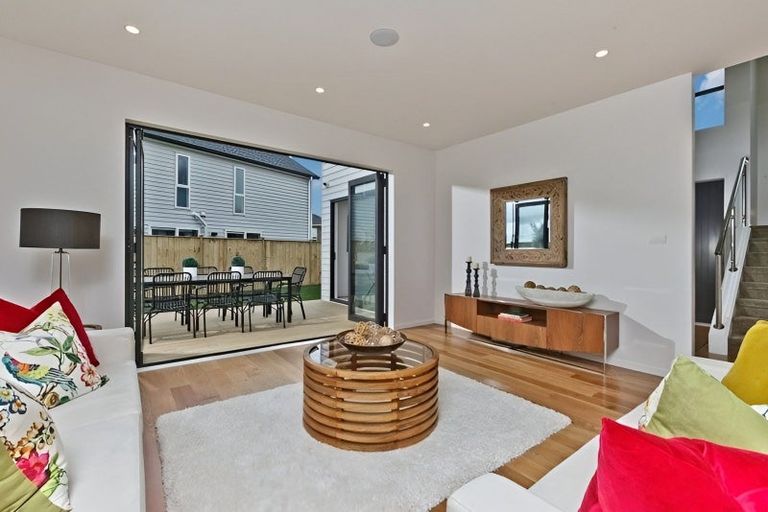 Photo of property in 18 Spyglass Street, Red Beach, 0932