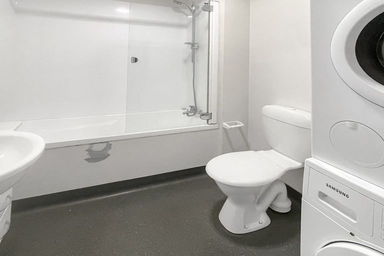 Photo of property in Luxford Villas, 207/72 Herald Street, Berhampore, Wellington, 6023