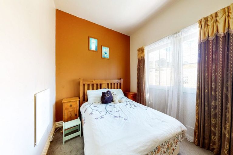 Photo of property in 11 Toru Street, Lyall Bay, Wellington, 6022