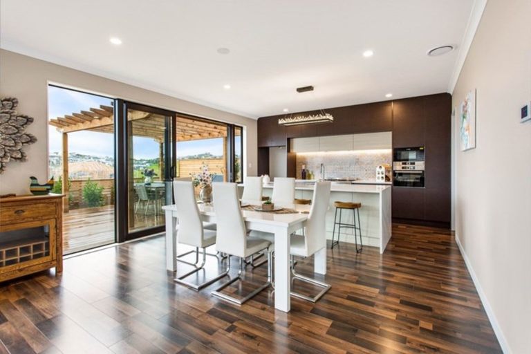 Photo of property in 17 Tawatawa Street, Long Bay, Auckland, 0630