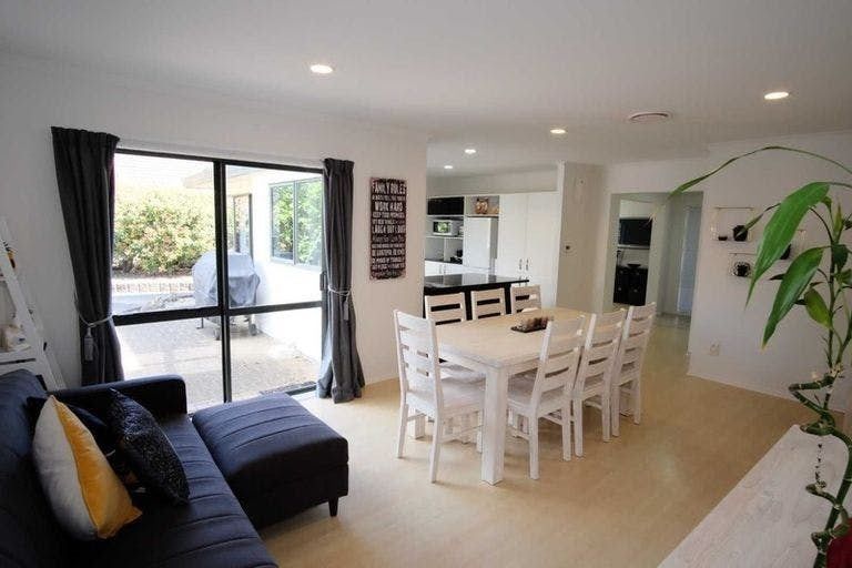 Photo of property in 8 Kalgan Place, Burswood, Auckland, 2013