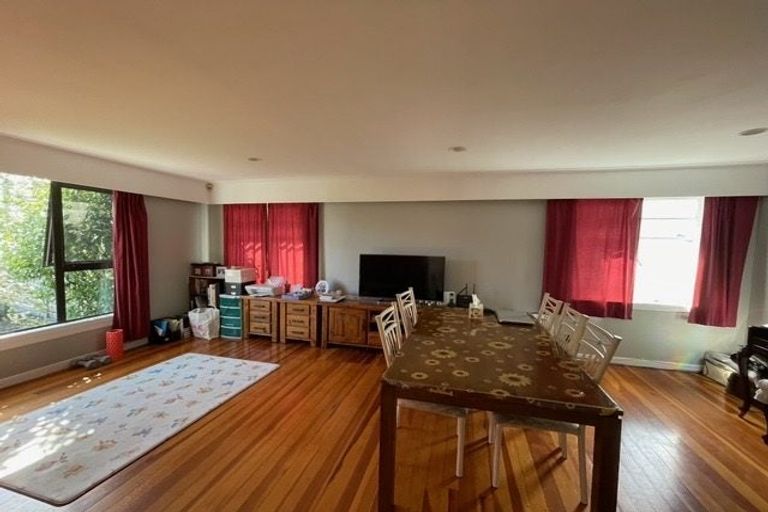 Photo of property in 23 Tobruk Crescent, Milford, Auckland, 0620