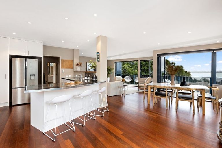 Photo of property in 96 Harbour View Road, Point Chevalier, Auckland, 1022