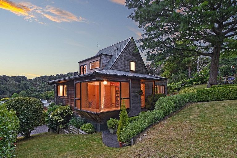 Photo of property in 3 Chichester Drive, Pinehaven, Upper Hutt, 5019