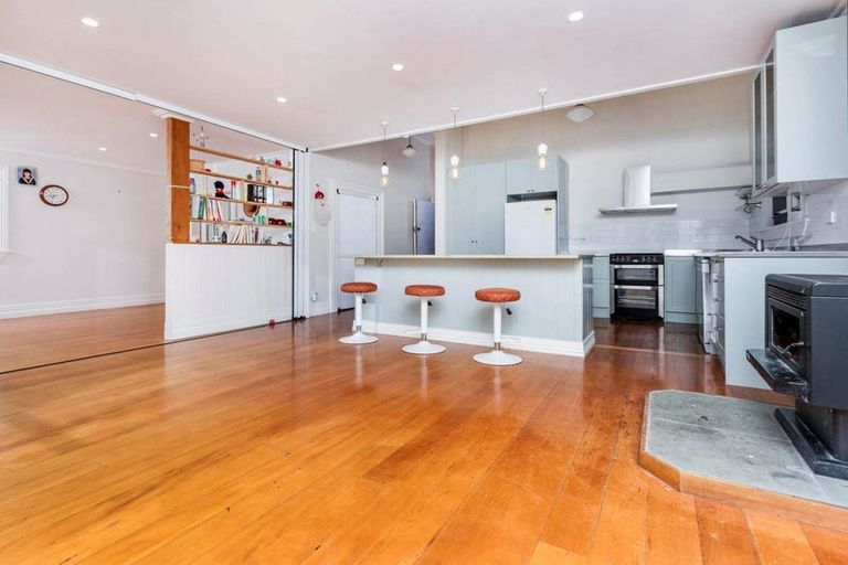Photo of property in 145 Simpson Road, Henderson Valley, Auckland, 0614