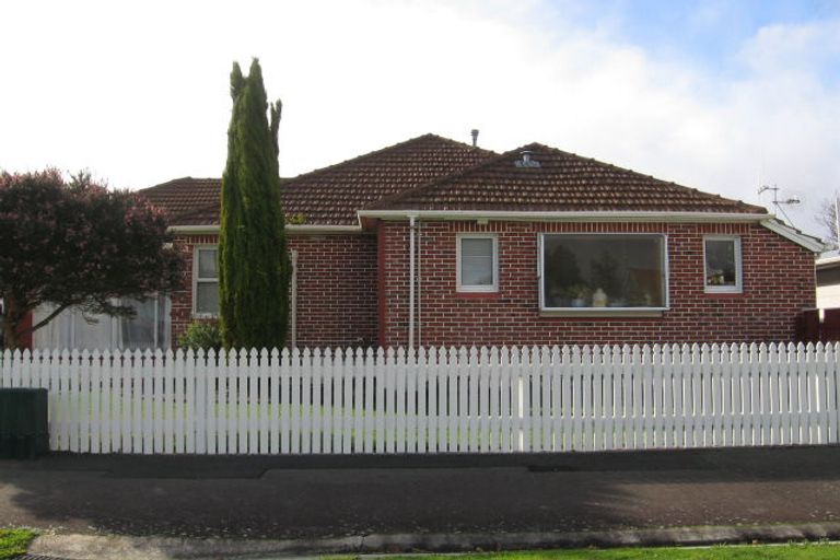 Photo of property in 68 Weston Avenue, Roslyn, Palmerston North, 4414