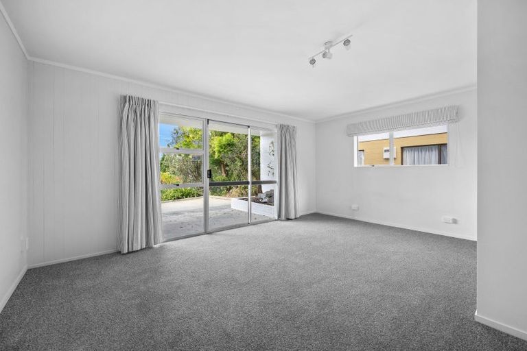 Photo of property in 18 Seaview Road, Ruakaka, 0116