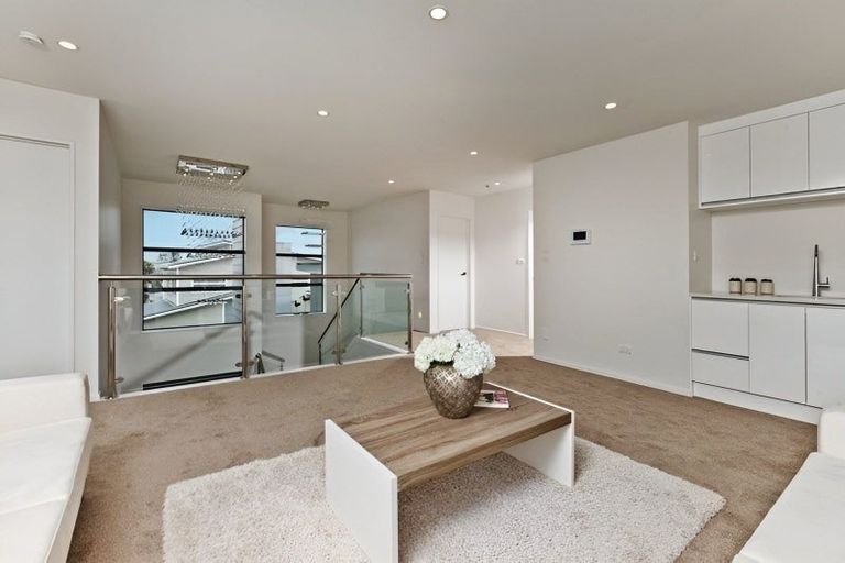 Photo of property in 18 Spyglass Street, Red Beach, 0932