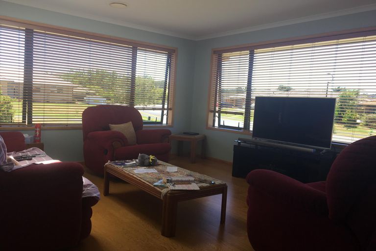 Photo of property in 2 Mooring Close, Haruru, 0204