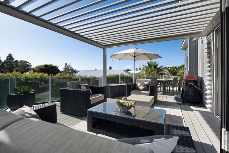 Photo of property in 30 Ngarata Avenue, Mount Maunganui, 3116