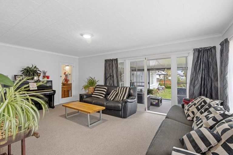 Photo of property in 13 Bickerton Street, Wainoni, Christchurch, 8061