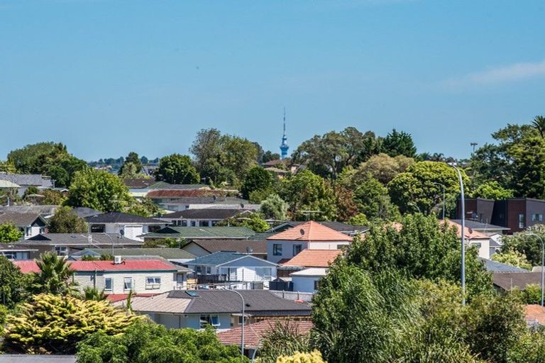 Photo of property in 2/24 Cranberry Place, Bucklands Beach, Auckland, 2012