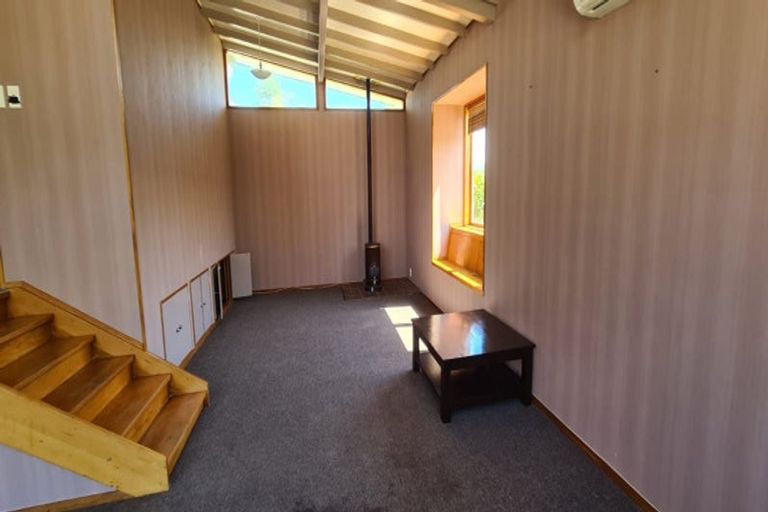 Photo of property in 4 Mahia Place, Kelvin Grove, Palmerston North, 4414