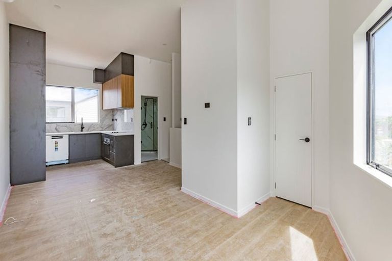 Photo of property in 2/6c William Roberts Road, Pakuranga, Auckland, 2010