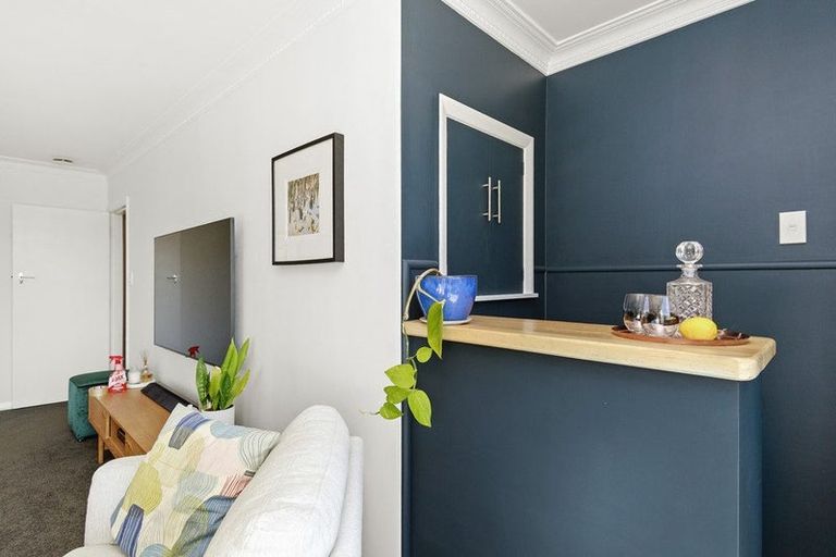 Photo of property in 37 Sunrise Boulevard, Tawa, Wellington, 5028