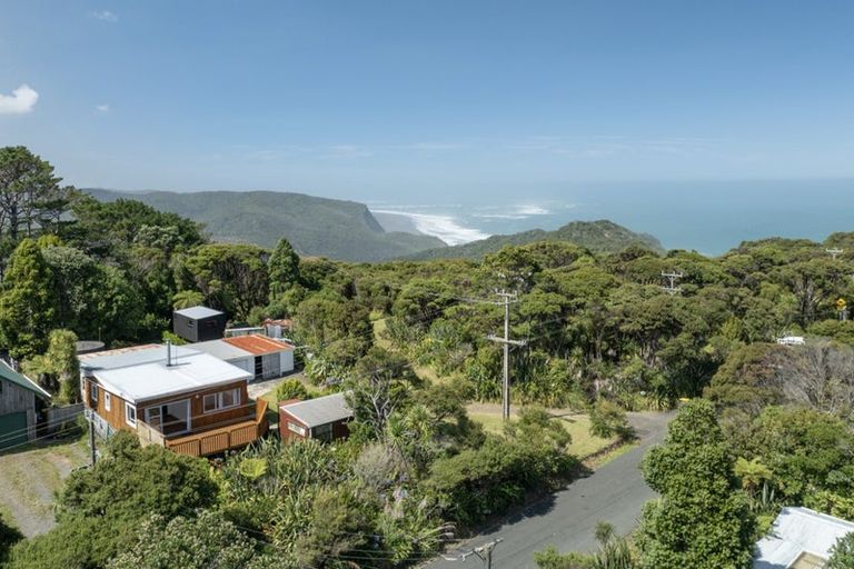 Photo of property in 38 Te Ahuahu Road, Piha, New Lynn, 0772
