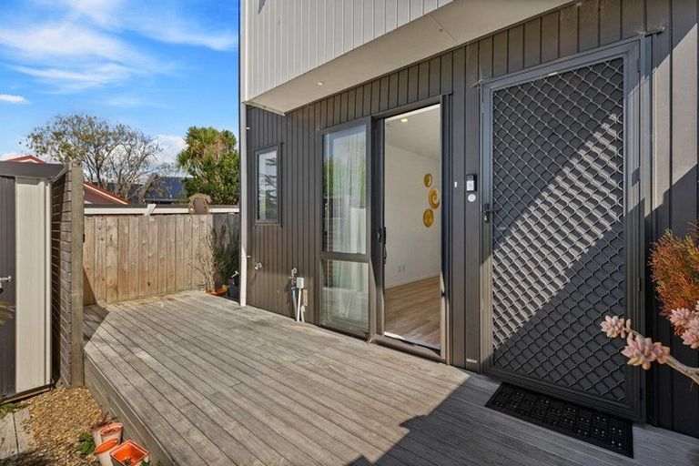 Photo of property in 4a Trengove Place, West Harbour, Auckland, 0618