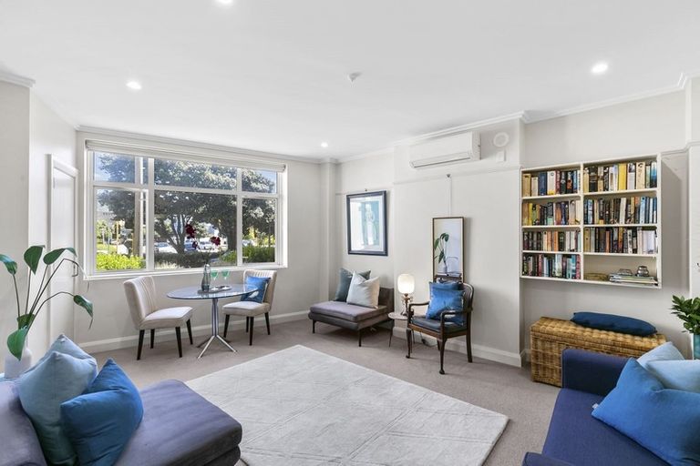 Photo of property in Fountain Court, 18/48 Oriental Parade, Oriental Bay, Wellington, 6011