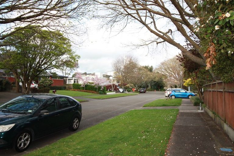 Photo of property in 24 Surrey Crescent, Hokowhitu, Palmerston North, 4410