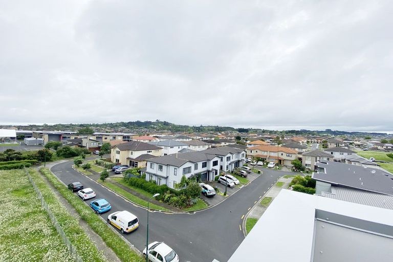 Photo of property in 1/63 Kestev Drive, Flat Bush, Auckland, 2016