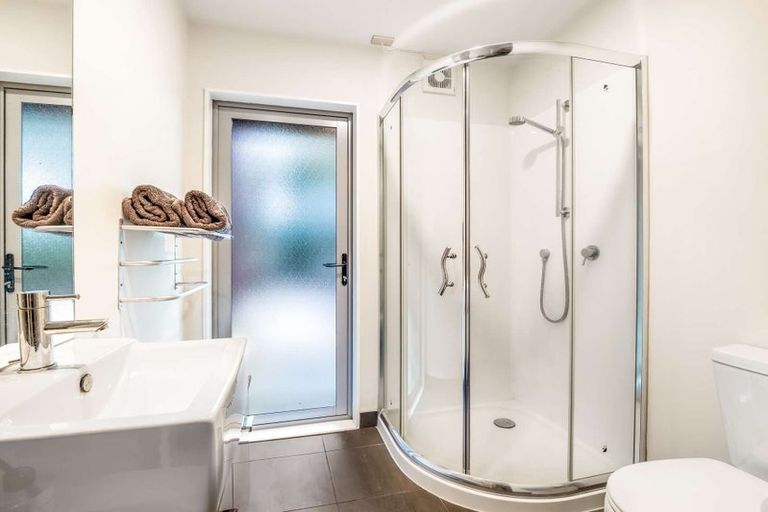 Photo of property in 76g Edmonton Road, Henderson, Auckland, 0612