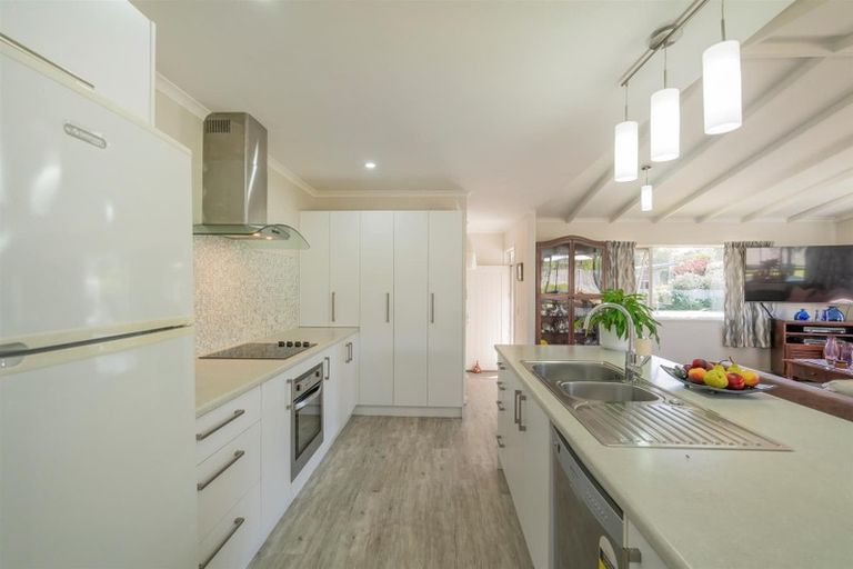 Photo of property in 9 Wells Place, Whitianga, 3510