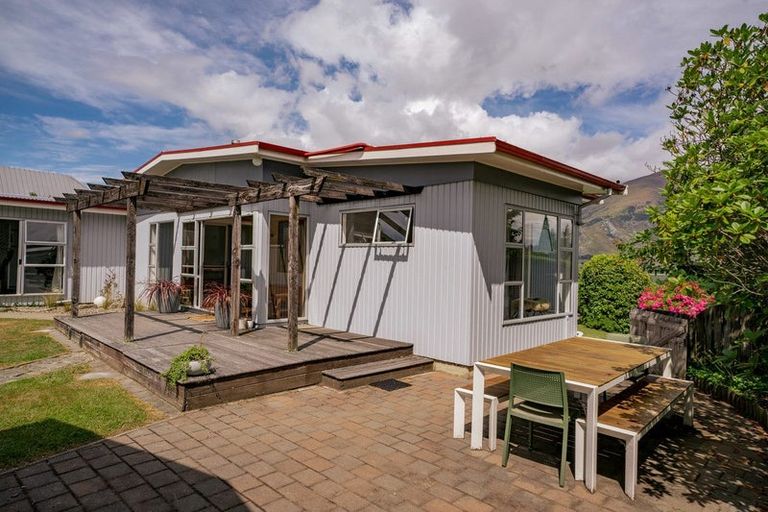 Photo of property in 50 Beacon Point Road, Wanaka, 9305