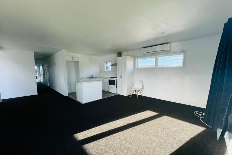 Photo of property in 3/4313 Great North Road, Glendene, Auckland, 0602