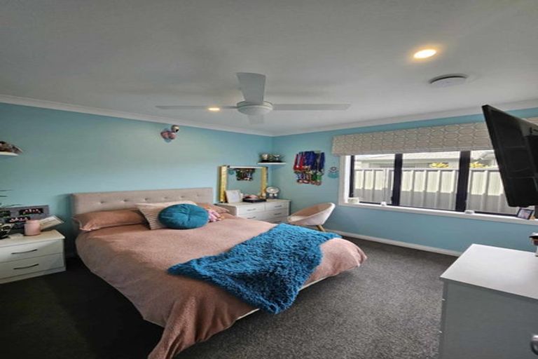 Photo of property in 39 Heynes Place, Clive, 4102