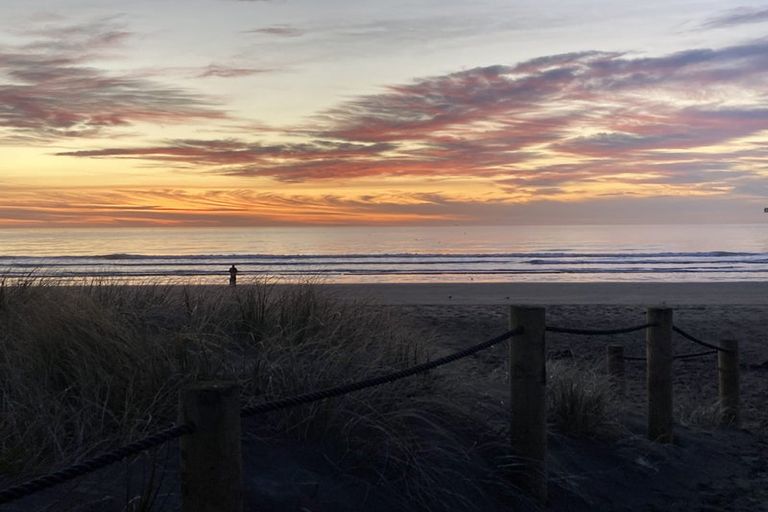 Photo of property in 2/272 Marine Parade, New Brighton, Christchurch, 8061