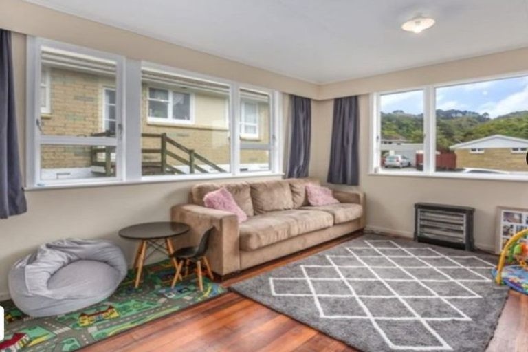 Photo of property in 19 Mahinawa Street, Takapuwahia, Porirua, 5022