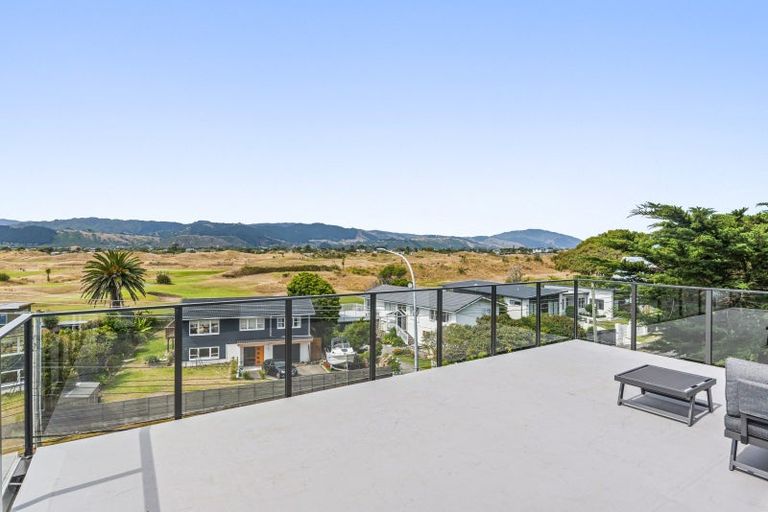 Photo of property in 55a Golf Road, Paraparaumu Beach, Paraparaumu, 5032